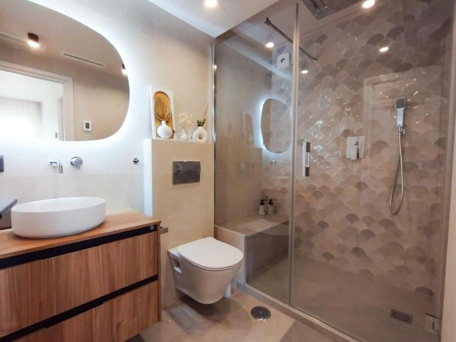 Stunning With Sea Views At Calle Carabeo, Appartement Nerja